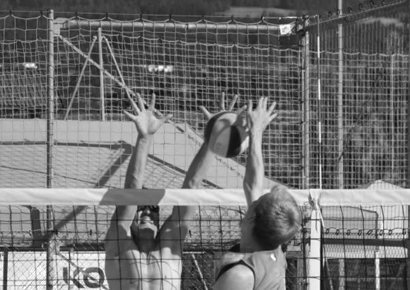 Foto von Volleyballern verlinkt zum Bereich Volleyball